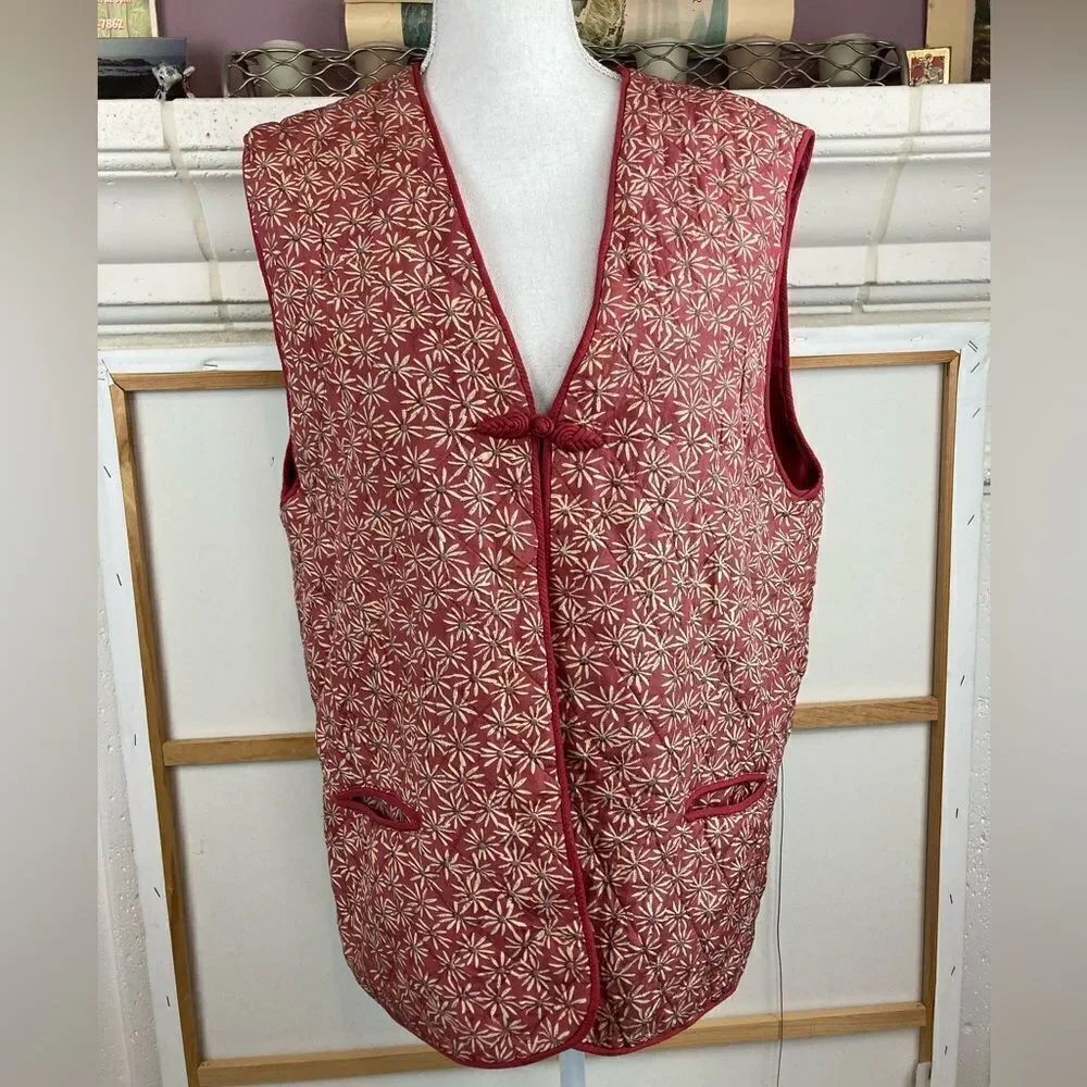 Deluxe Silk quilted vest w/ frog closure🎉 Asian touches, boho vibe